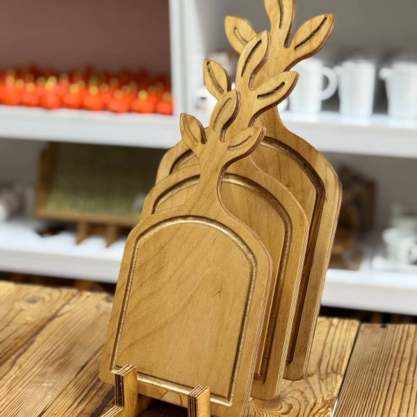 تخته سرو برگ همراه با پایه